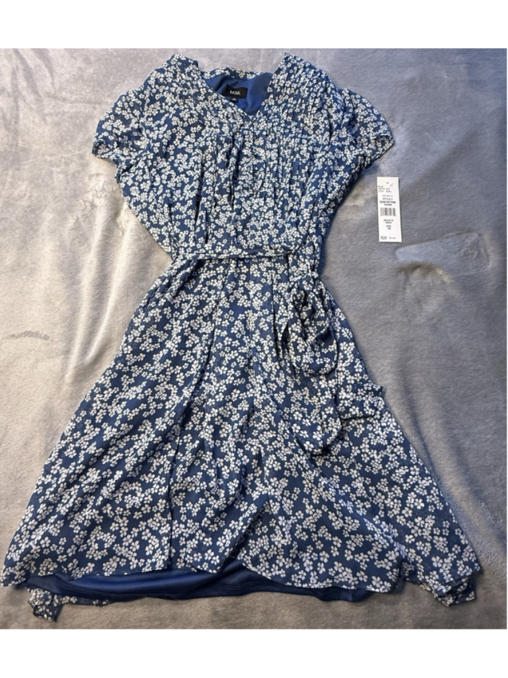 NWT MSK Woman’s Blue/White Flower chiffon-dress cap sleeve tie belt waist 18